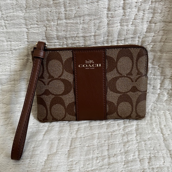 Coach Handbags - Classic Coach Wristlet